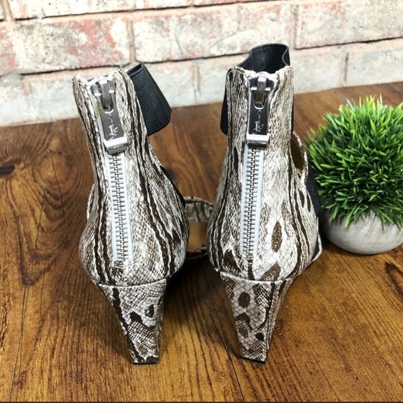Report Signature Grays Snakeskin Back Zip Strappy Platform Ankle Wedges Sz 9 - Picture 3 of 5